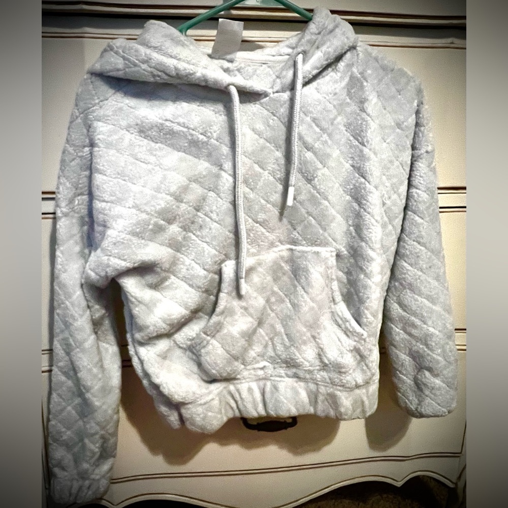 Cropped Fuzzy White Sweater Hoodie. No messy super soft